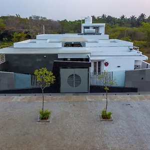 https://s-r-pool-suites.mysorehotels.org