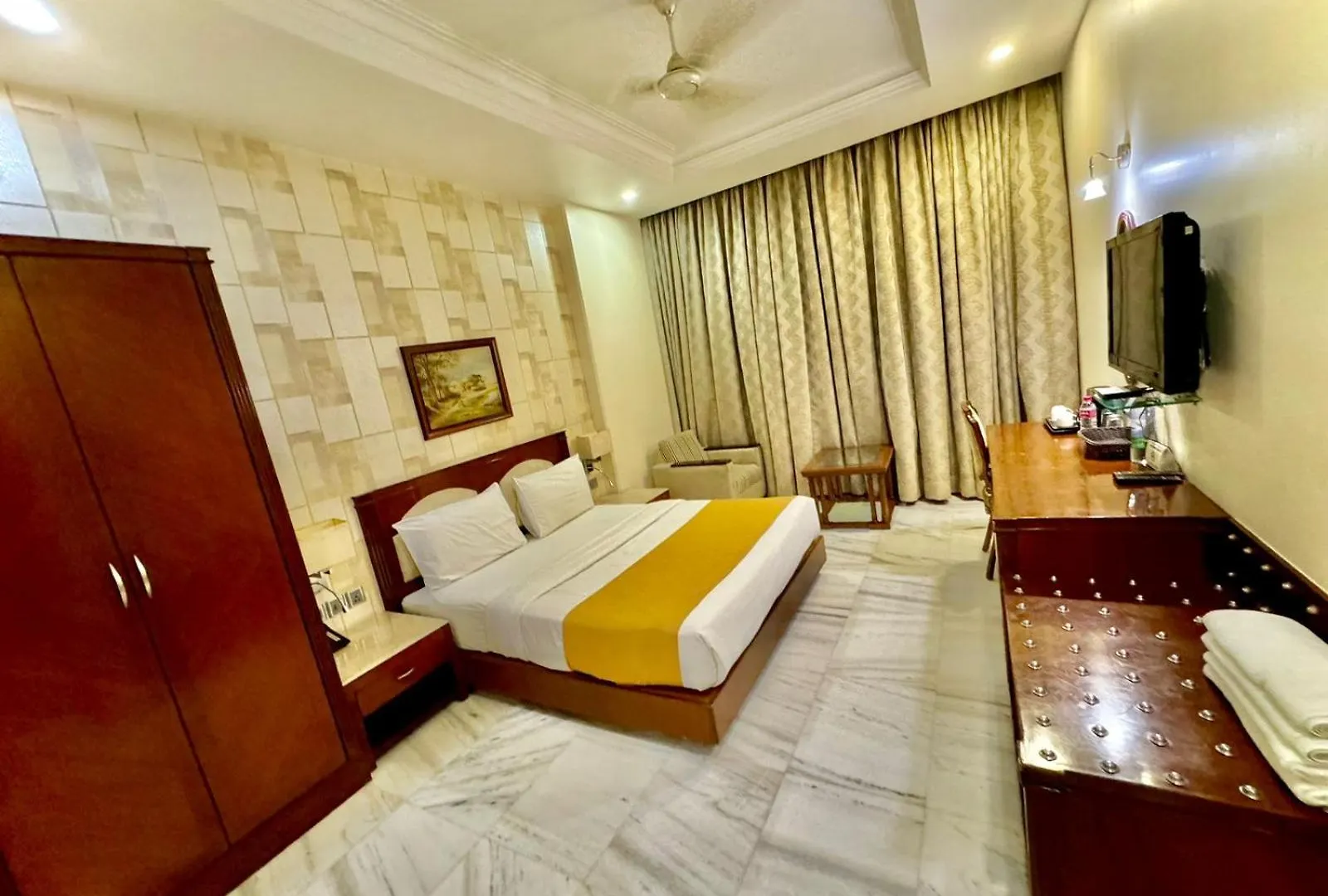 Hotel Florence Inn, Karol Bagh, New Delhi, 2 Min From Metro
