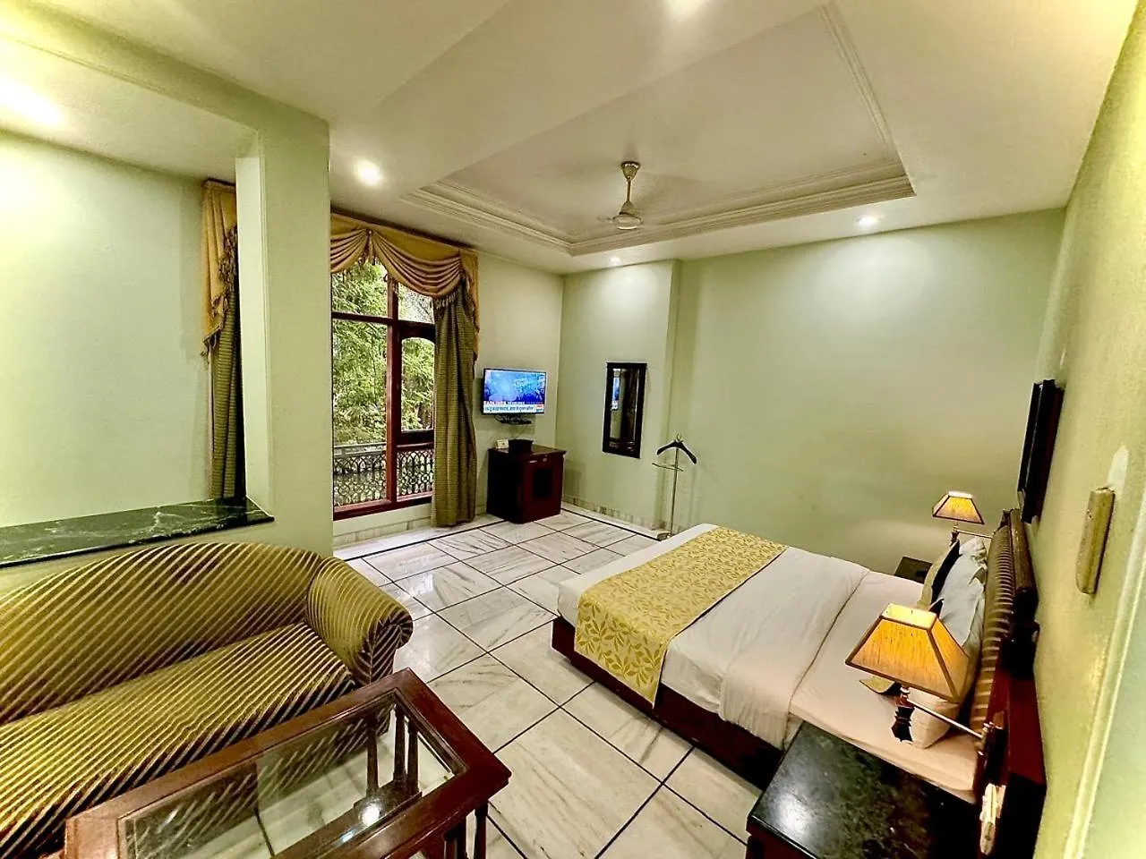 Hotel Florence Inn, Karol Bagh, New Delhi, 2 Min From Metro contacts