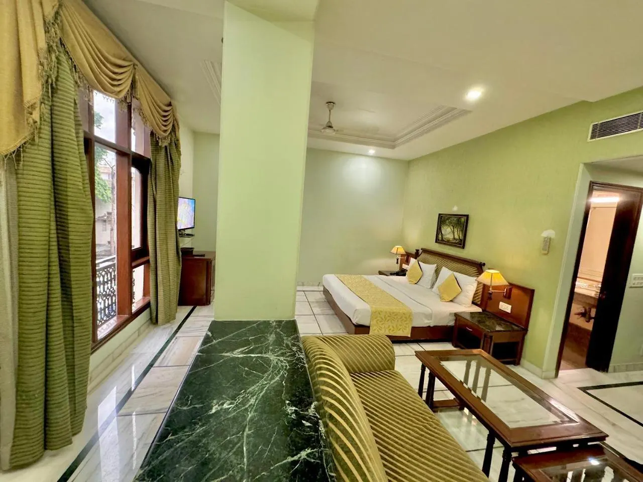 ****  Hotel Florence Inn, Karol Bagh, New Delhi, 2 Min From Metro India
